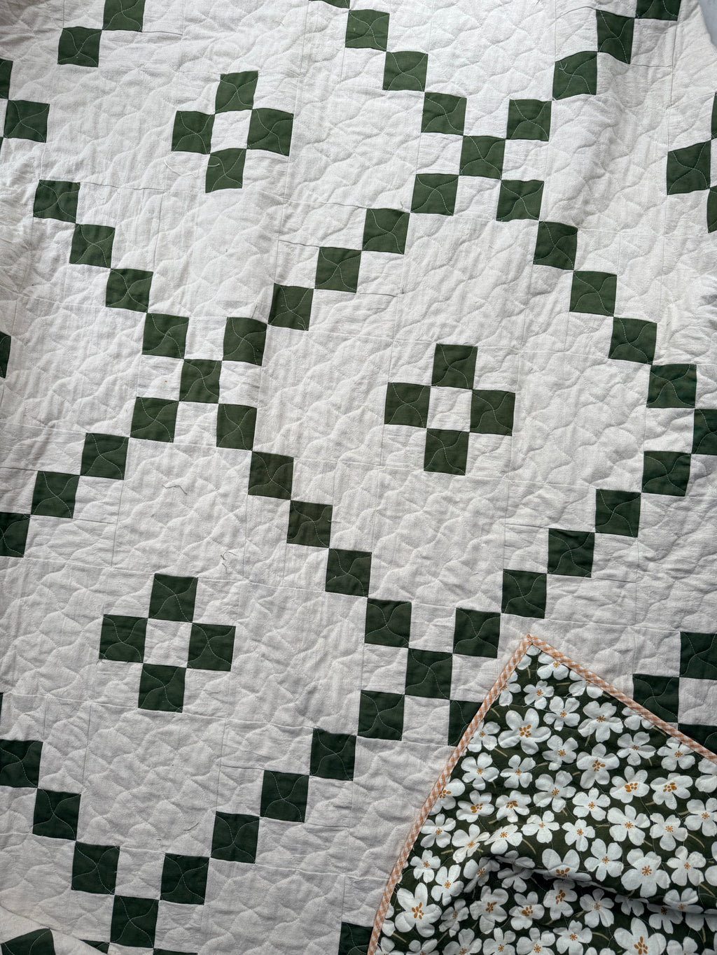 Flower Irish Chain rectangle throw (63” x 78” / 160cm x 198cm)