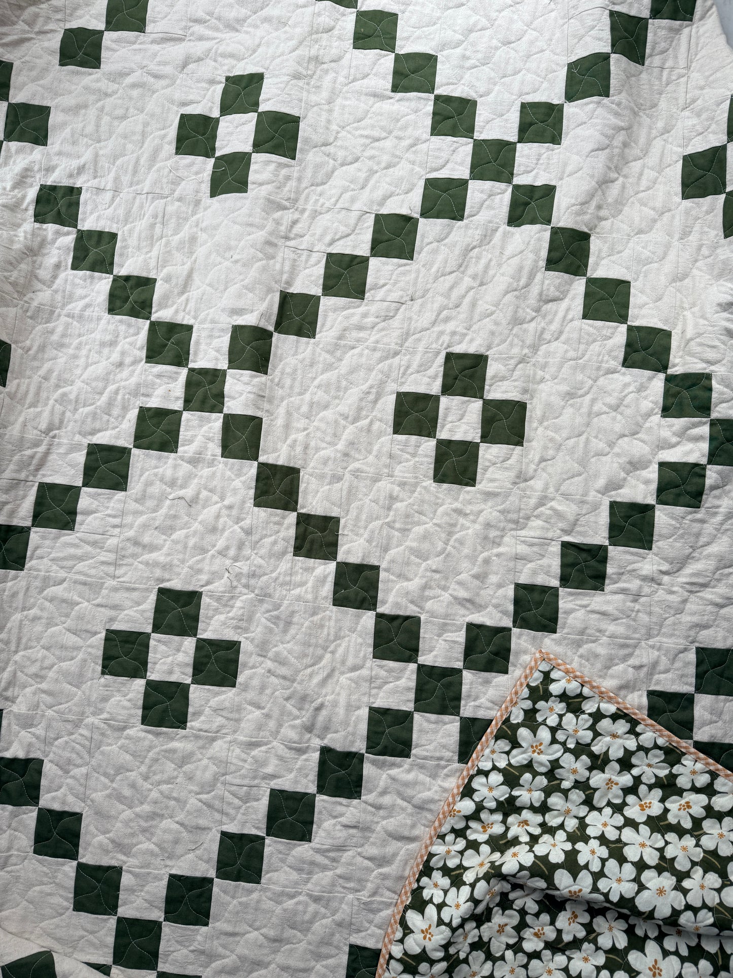 Flower Irish Chain rectangle throw (63” x 78” / 160cm x 198cm)