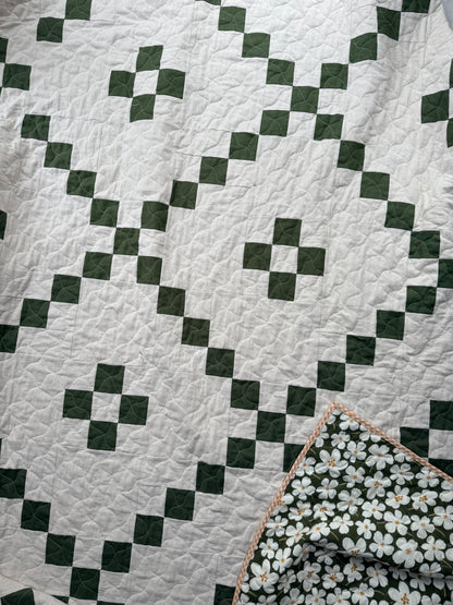 Flower Irish Chain rectangle throw (63” x 78” / 160cm x 198cm)