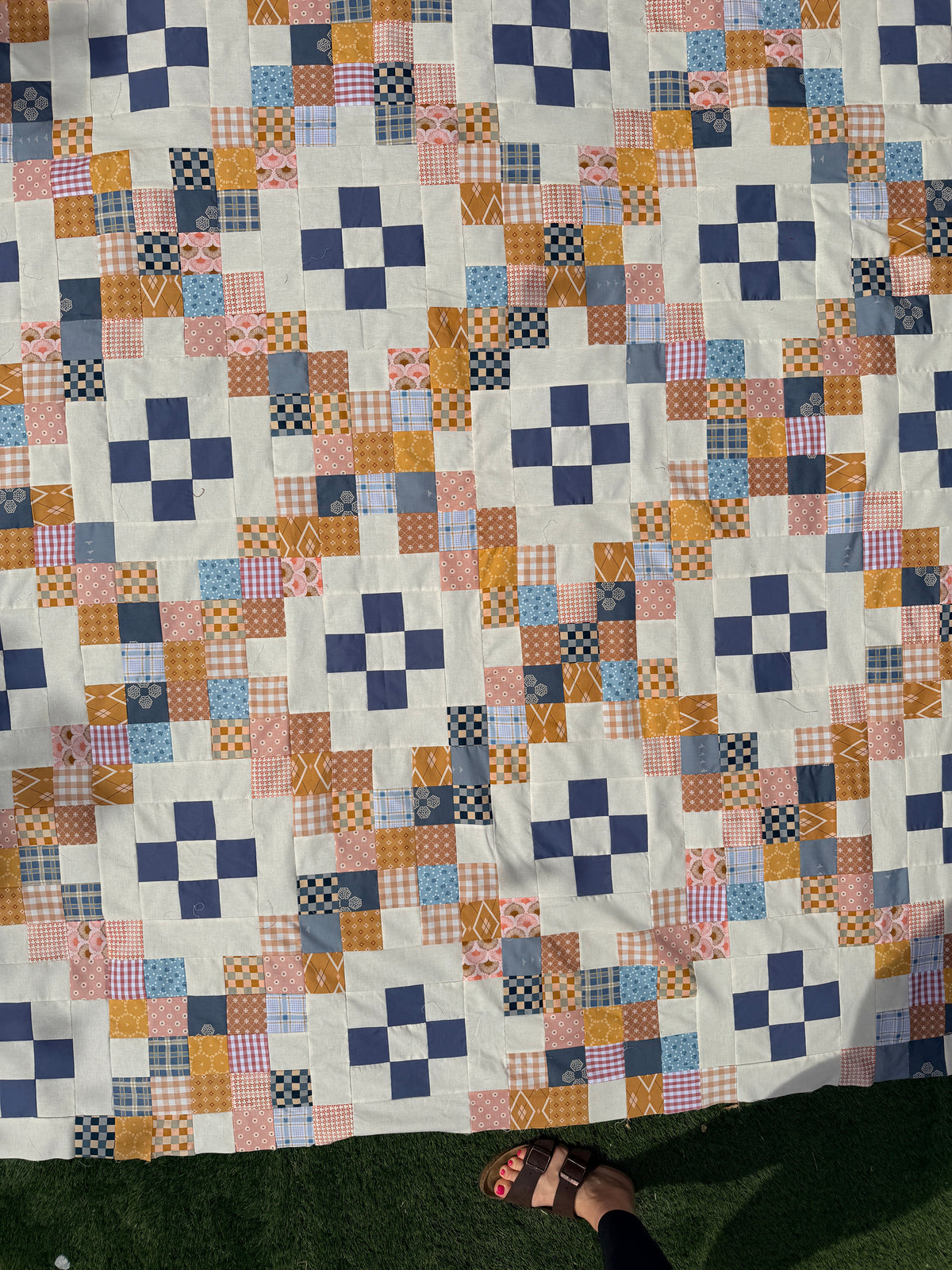 Scrappy Flowers Double Irish Chain square throw (75” x 75” / 190cm x 190cm)
