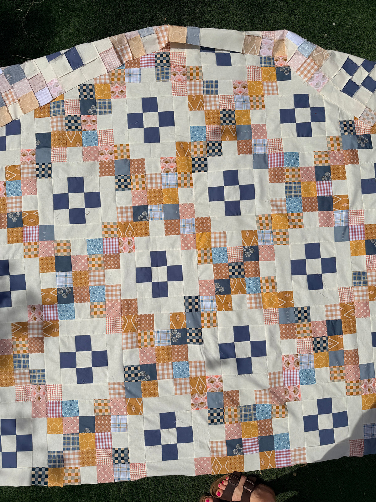 Scrappy Flowers Double Irish Chain square throw (75” x 75” / 190cm x 190cm)